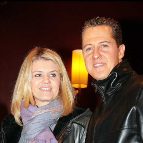 Michael Schumacher et sa femme Corinna- Projection du film "Astérix aux Jeux Olympiques" au profit de l'ICM (Institut du Cerveau et de la Moelle épinière) au cinéma Gaumont Champs-Elysées à Paris, le 13 janvier 2008. 