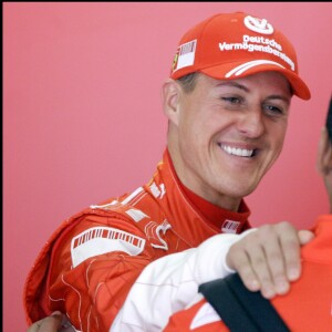 Michael Schumacher essaie la nouvelle Ferrari le 13 novembre 2007 à Barcelone. 