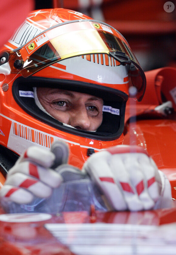 Michael Schumacher à Barcelone- Essai de la nouvelle Ferrari le 14 novembre 2007. 