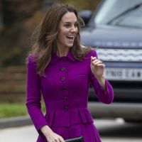 Kate Middleton radieuse en rose : crinière au vent et tailleur recyclé