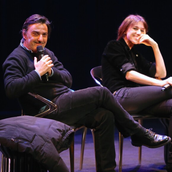 Conversation avec Charlotte Gainsbourg et son compagnon Yvan Attal après la première du film "My dog stupid" lors de la soirée d'ouverture de "The French Cinema Week" à New York, le 12 novembre 2019.