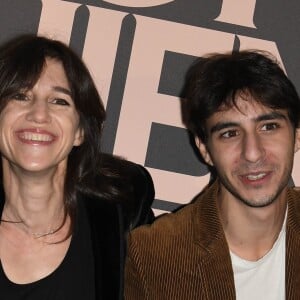 Ben Attal sa mère Charlotte Gainsbourg - Avant-première du film "Mon chien stupide" au cinéma UGC Normandie à Paris, le 22 octobre 2019. © Coadic Guirec/Bestimage