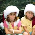   Mary-Kate et Ashley Olsen en croisière à Miami. Le 23 décembre 1994.  