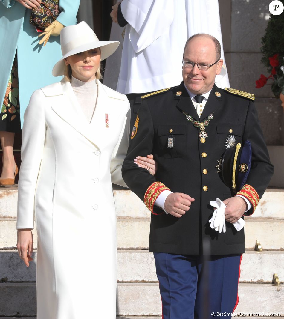 Le prince Albert II de Monaco, la princesse Charlène de Monaco - La famille princière de Monaco quitte la cathédrale Notre-Dame-Immaculée lors de la fête Nationale monégasque à Monaco le 19 novembre 2019. © Dominique Jacovides/Bestimage