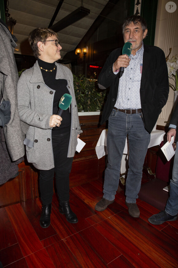 Catherine Mathivat, Jean-Pierre Siméon - Remise du Prix Apollinaire au café "Les Deux Magots" à Paris. Le 18 novembre 2019 © Jack Tribeca / Bestimage