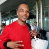 Exclusif - Le rappeur T.I. , alias Clifford Joseph Harris Jr arrive à l'aéroport sur la Gold Coast dans le Queensland le 19 novembre 2015 accompagné de sa femme Tameka