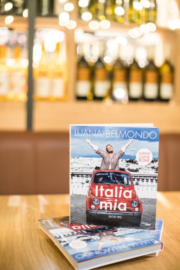 Exclusif - Luana Belmondo lors du lancement de son livre "Italia mia Luana cuisine Rome" au restaurant l'Osteria del Vino du marché spacieux Eataly Paris Marais à Paris le 7 novembre 2019. © Tiziano Da Silva - Pierre Perusseau/Bestimage