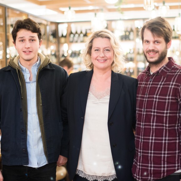 Exclusif - Luana Belmondo avec ses fils Giacomo et Alessandro - Luana Belmondo lors du lancement de son livre "Italia mia Luana cuisine Rome" au restaurant l'Osteria del Vino du marché spacieux Eataly Paris Marais à Paris le 7 novembre 2019. © Tiziano Da Silva - Pierre Perusseau/Bestimage