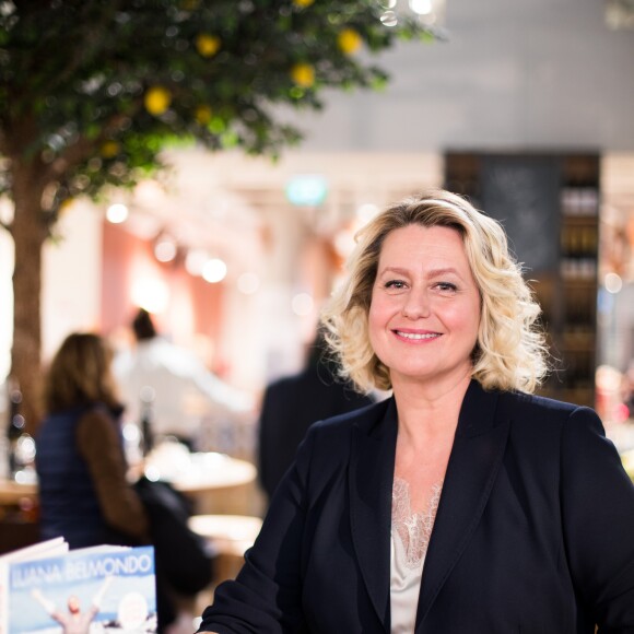 Exclusif - Luana Belmondo - Luana Belmondo lors du lancement de son livre "Italia mia Luana cuisine Rome" au restaurant l'Osteria del Vino du marché spacieux Eataly Paris Marais à Paris le 7 novembre 2019. © Tiziano Da Silva - Pierre Perusseau/Bestimage