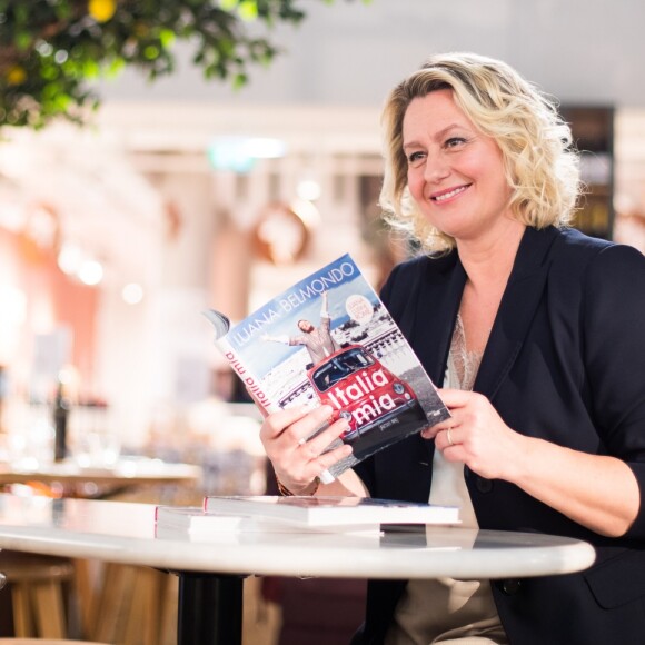Exclusif - Luana Belmondo - Luana Belmondo lors du lancement de son livre "Italia mia Luana cuisine Rome" au restaurant l'Osteria del Vino du marché spacieux Eataly Paris Marais à Paris le 7 novembre 2019. © Tiziano Da Silva - Pierre Perusseau/Bestimage