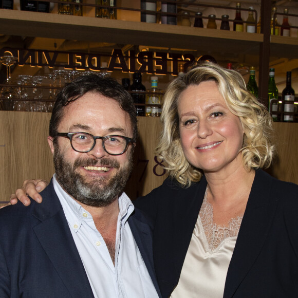 Exclusif - Jean-Sébastien Petitdemange et Luana Belmondo - Luana Belmondo lors du lancement de son livre "Italia mia Luana cuisine Rome" au restaurant l'Osteria del Vino du marché spacieux Eataly Paris Marais à Paris le 7 novembre 2019. © Tiziano Da Silva - Pierre Perusseau/Bestimage