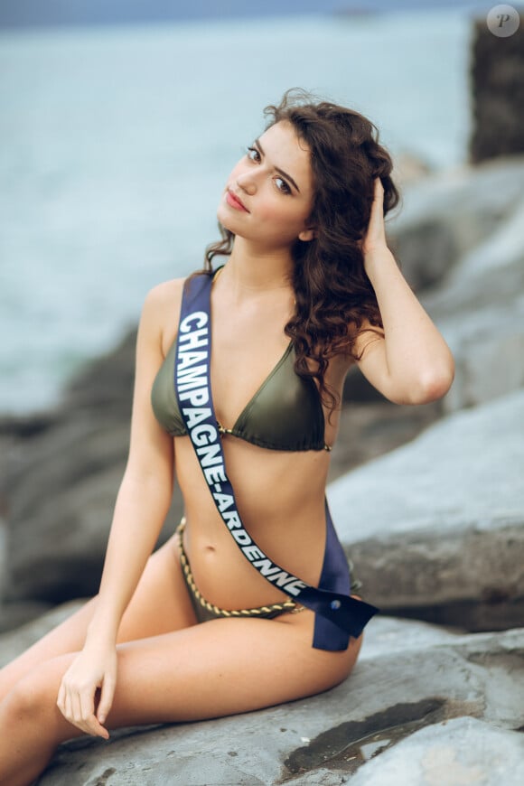 Miss Champagne-Ardenne, Lucile Moine, lors du voyage Miss France 2020, à Tahiti, en novembre 2019.