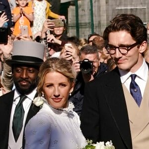 La chanteuse anglaise Ellie Goulding a épousé Caspar Jopling, marchand d'art, lors d'une cérémonie organisée à York, le 31 août 2019. Un mariage célébré en présence de nombreuses stars telles que Katy Perry, Sienna Miller et les princesses Eugenie et Beatrice. La mariée portait une robe Chloé.