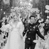 Sophie Tuner et Joe Jonas se sont mariés en France, près d'Avignon, le 29 juin 2019, après une première cérémonie célébrée à Las Vegas le mois d'avant. Egérie Louis Vuitton, la mariée portait une robe de la maison parisienne.
