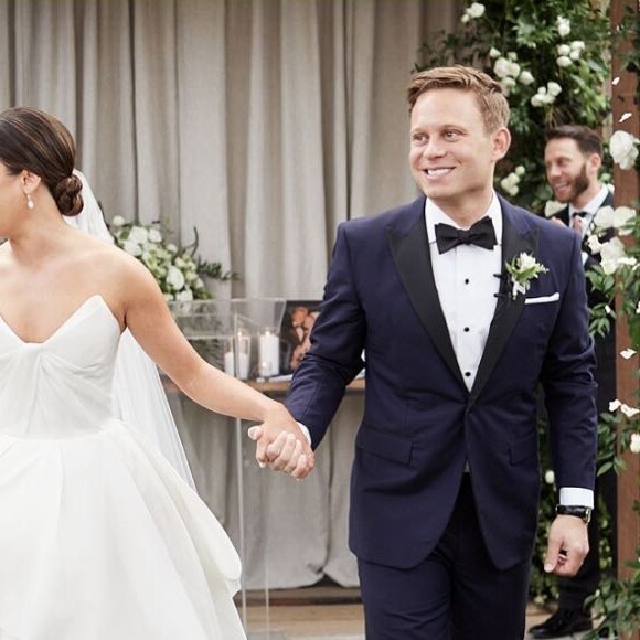 La chanteuse et comédienne Lea Michele a épousé Zandy Reich, en Californie, en mars 2019. Le jeune homme se trouve à la tête d'une marque de mode appelée AYR. La mariée portait une robe Monique Lhuillier.