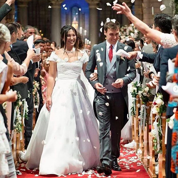 Louis Ducruet et Marie Chevallier se sont mariés en grande pompe à Monaco, le 27 juillet 2019. La mariée a porté trois tenues, dont deux signées Rosa Clara.