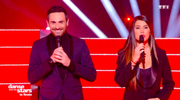 Camille Combal et Karine Ferri lors de la finale de "Danse avec les stars" en direct sur TF1, le 23 novembre 2019.