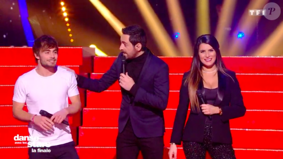 Clément Rémiens, présent pour remettre le trophée lors de la finale de "Danse avec les stars" en direct sur TF1, le 23 novembre 2019.
