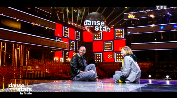 Sami El Gueddari et Fauve Hautot lors de la finale de "Danse avec les stars" en direct sur TF1, le 23 novembre 2019.