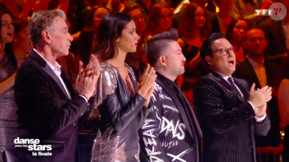 Standing ovation des juges pour Ladji Doucouré et Inès Vandamme lors de la finale de "Danse avec les stars" en direct sur TF1, le 23 novembre 2019.