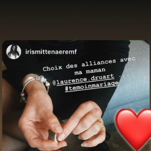 La mère d'Iris Mittenaere, Laurence Druart, dévoile ses alliance sur Instagram le 22 novembre 2019.