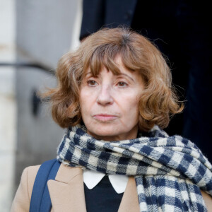 Ariane Ascaride - Sorties des obsèques de la comédienne Pascale Roberts en l'église Saint Roch à Paris le 8 novembre 2019.