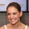 Katie Holmes travaille dans un McDonald de Sydney pour l'opération McHappy Day le 16 novembre 2019.