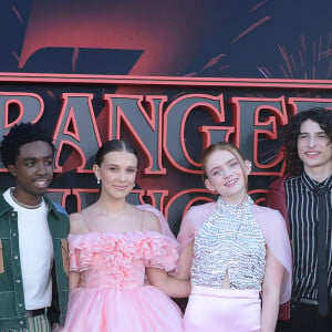 Gaten Matarazzo, Caleb McLaughlin, Millie Bobby Brown, Sadie Sink, Finn Wolfhard, Noah Schnapp à la première de la série Netflix "Stranger Things - Saison 3" à Los Angeles, le 28 juin 2019.