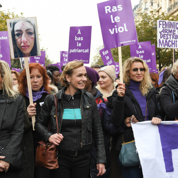 Sandrine Bonnaire, Alexandra Lamy, Muriel Robin et sa compagne Anne Le Nen - De nombreuses artistes et personnalités marchent contre les violences sexistes et sexuelles (marche organisée par le collectif NousToutes) de place de l'Opéra jusqu'à la place de la Nation à Paris le 23 Novembre 2019 © Coadic Guirec / Bestimage