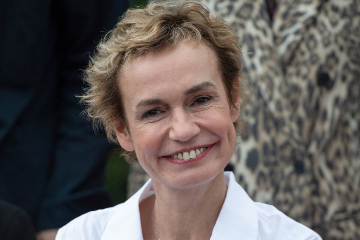 Photo : Sandrine Bonnaire - Inauguration d'un banc en hommage à Agnès