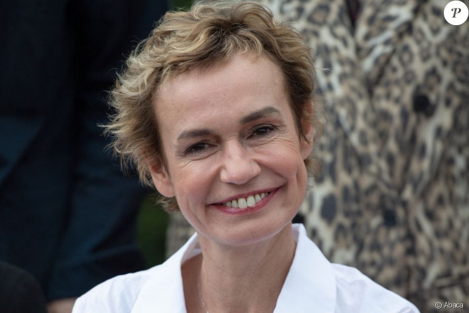 Sandrine Bonnaire - Inauguration d'un banc en hommage à Agnès Varda et