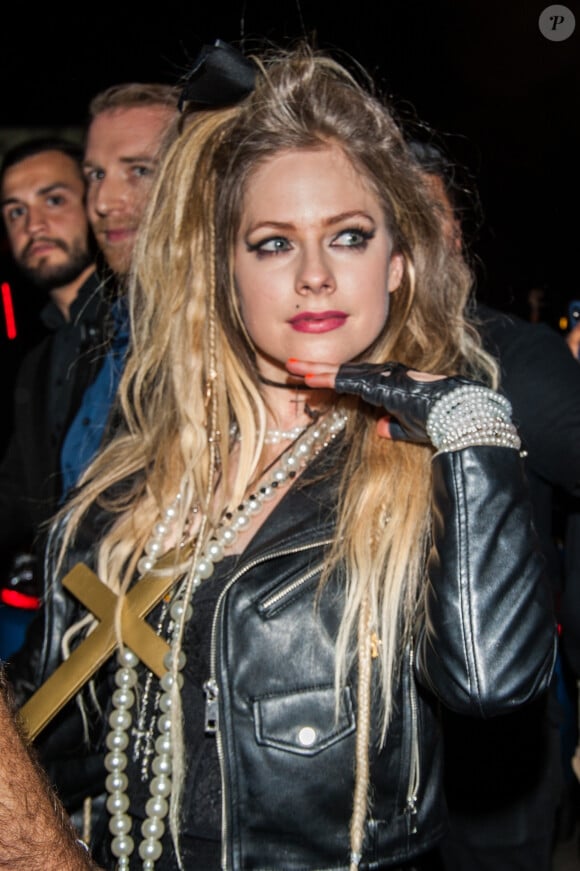 Avril Lavigne à la sortie de la soirée halloween Almost Famous à Los Angeles, le 25 octobre 2019  Avril Lavigne Voguing in costume as '80s Madonna at Halsey's "Almost Famous" Halloween Carnival Bash at Academy LA in Hollywood, CA - 25th october 201925/10/2019 - Los Angeles