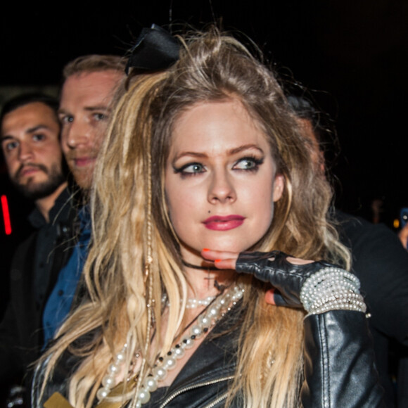 Avril Lavigne à la sortie de la soirée halloween Almost Famous à Los Angeles, le 25 octobre 2019  Avril Lavigne Voguing in costume as '80s Madonna at Halsey's "Almost Famous" Halloween Carnival Bash at Academy LA in Hollywood, CA - 25th october 201925/10/2019 - Los Angeles