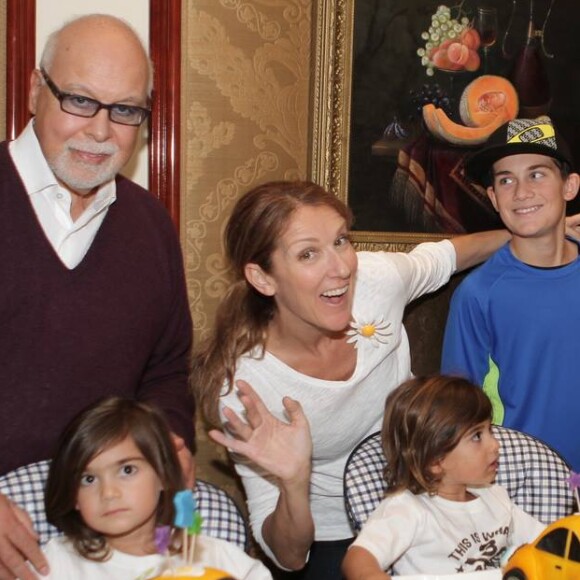 Céline Dion fête les 3 ans de ses jumeaux Nelson et Eddy, en 2013. Photo postée sur Facebook le 27 février 2015