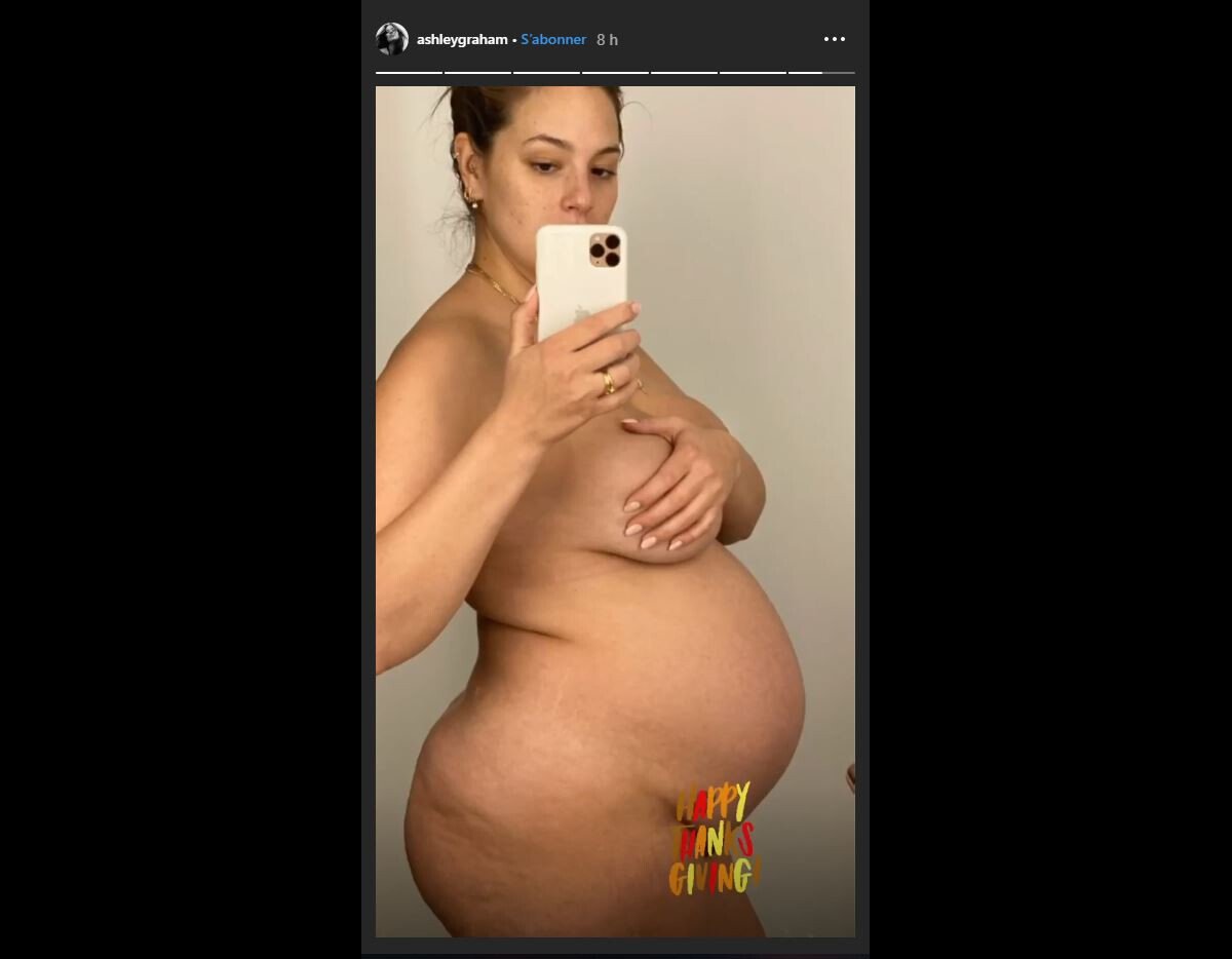 Photo : Ashley Graham partage une photographie entièrement nue sur les  réseaux sociaux le 29 novembre 2019. - Purepeople