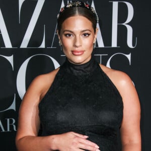 Ashley Graham, enceinte - Photocall de la soirée Harper's BAZAAR 2019 'ICONS By C.Roitfeld' lors de la Fashion Week de New York (NYFW), le 6 septembre 2019.