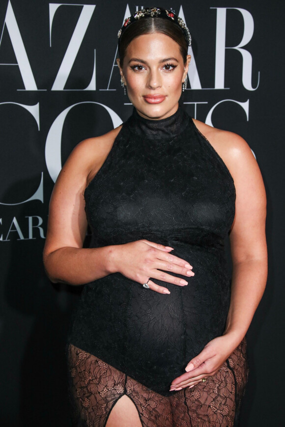 Ashley Graham, enceinte - Photocall de la soirée Harper's BAZAAR 2019 'ICONS By C.Roitfeld' lors de la Fashion Week de New York (NYFW), le 6 septembre 2019.