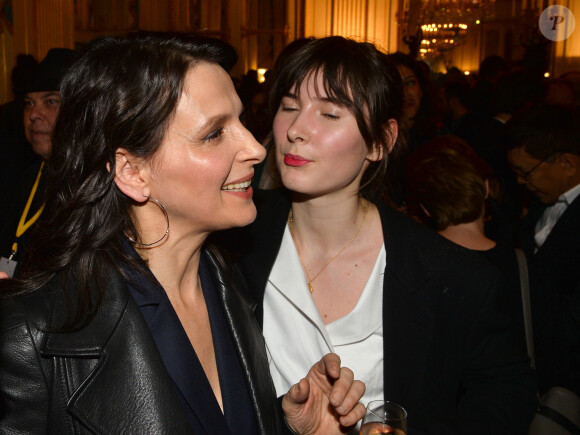 Exclusif - Juliette Binoche et sa fille Hannah Magimel - Juliette Binoche reçoit le "French Cinema Award Unifrance" au Ministère de la Culture à Paris, le 19 janvier 2018. © Veeren/Bestimage