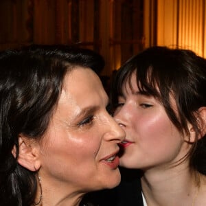 Exclusif - Juliette Binoche et sa fille Hannah Magimel - Juliette Binoche reçoit le "French Cinema Award Unifrance" au Ministère de la Culture à Paris, le 19 janvier 2018. © Veeren/Bestimage