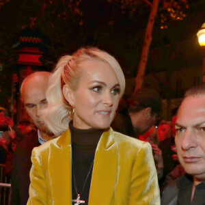 Laeticia Hallyday arrive à la soirée "Johnny Hallyday, Un soir à l'Olympia" à Paris le 1er décembre 2019.