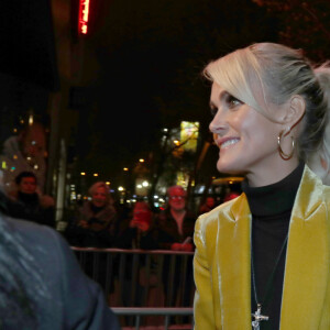 Laeticia Hallyday arrive à la soirée "Johnny Hallyday, Un soir à l'Olympia" à Paris le 1er décembre 2019.
