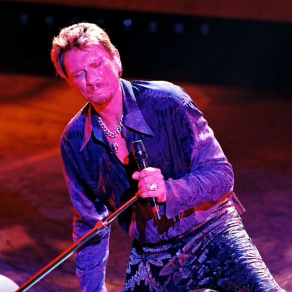 Exclusif - Johnny Hallyday sur scène en concert à l'Olympia à Paris en août 2000.