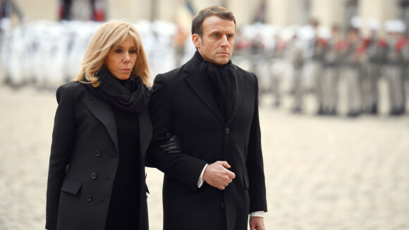 Emmanuel et Brigitte Macron recueillis pour les soldats morts au Mali