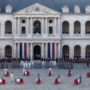 Le Président de la République, Emmanuel Macron préside l'Hommage national rendu aux treize militaires morts pour la France en opérations extérieures, dans la cour de l'Hôtel national des Invalides. Six officiers, six sous-officiers et un caporal-chef ont trouvé la mort en opération, dans la soirée du lundi 25 novembre 2019. Paris, France, le 2 décembre 2019. © Stéphane Lemouton / Bestimage