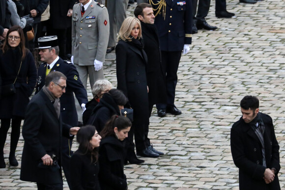 Le Président de la République, Emmanuel Macron accompagné de Brigitte Macron préside l'Hommage national rendu aux treize militaires morts pour la France en opérations extérieures, dans la cour de l'Hôtel national des Invalides. Six officiers, six sous-officiers et un caporal-chef ont trouvé la mort en opération, dans la soirée du lundi 25 novembre 2019. Paris, France, le 2 décembre 2019. © Stéphane Lemouton / Bestimage