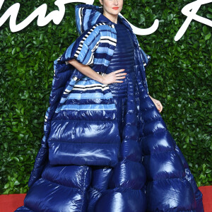 Shailene Woodley, habillée d'une robe 1 Moncler Pierpaolo Piccioli, assiste à la cérémonie des "Fashion Awards 2019" au Royal Albert Hall à Londres, le 2 décembre 2019.