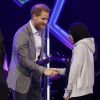 Le prince Harry, duc de Sussex, participe à la première édition des "OnSide Awards" à Londres, le 17 novembre 2019.