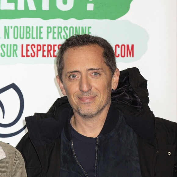 Gad Elmaleh - Lancement officiel des "Pères Noël Verts" du Secours Populaire sur la place de l'Hôtel de Ville à Paris le 25 novembre 2019. © Jack Tribeca/Bestimage