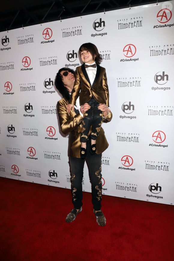 Johnny Christopher et son père Criss Angel à la 30ème soirée annuelle Producers Guild Awards à l'hôtel The Beverly Hilton à Beverly Hills, Los Angeles, le 19 janvier 2019