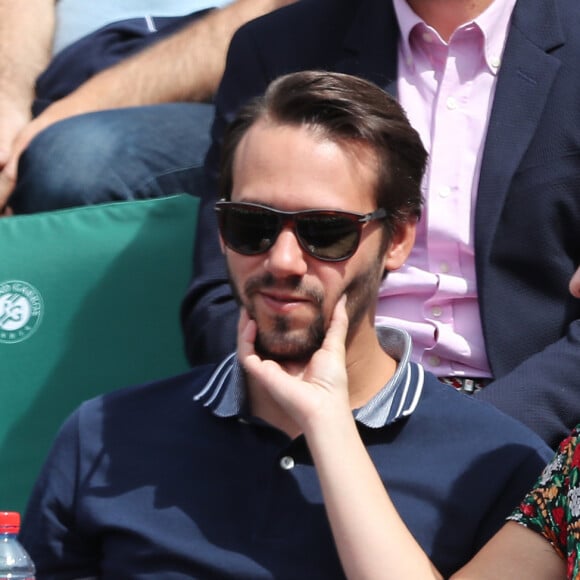 Marilou Berry et son compagnon Alexis dit Le Diamantaire (artiste street art) - Les célébrités dans les tribunes lors des internationaux de France de Roland-Garros à Paris, le 4 juin 2017. © Dominique Jacovides-Cyril Moreau/Bestimage